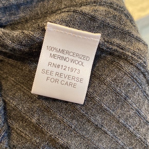 Holiday Vibes! Vera Wang Lavender Label merino wool cardigan - Picture 7 of 12